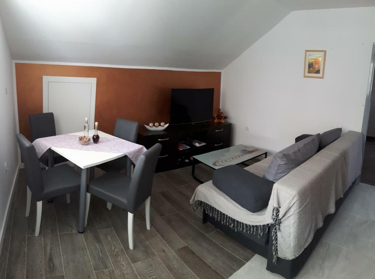 Apartman Zora Trogir Exterior foto